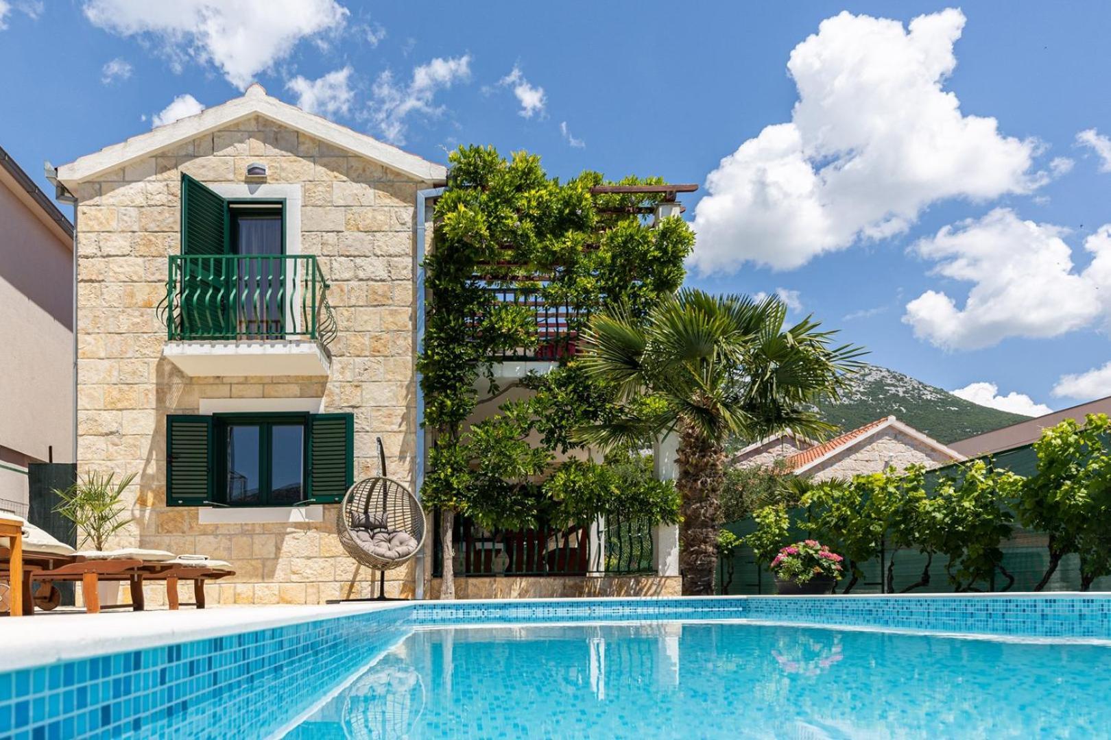 Josip Near , Private Pool